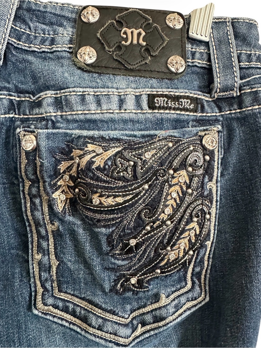 Miss Me JW539B4 Embellished Pockets Distressed Boot Cut Jeans Size 31 X 29 - Picture 7 of 11